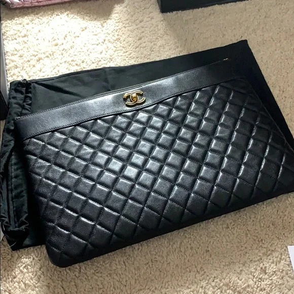 Chanel Clutch - Picture 5 of 9